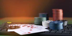 So sánh các chiến thuật chơi poker tất tay tại Lu88