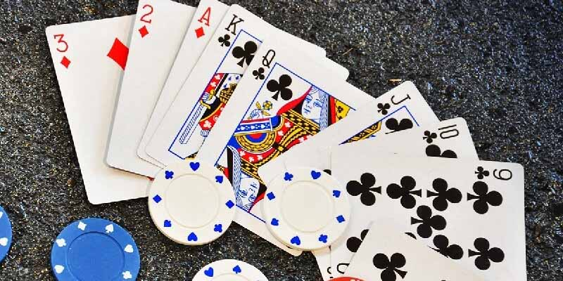 Sử dụng chiến thuật "đánh bài lối" và "đánh chặt"